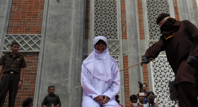 Two Malaysian Women Were Caned In Public For Having Sex Lalatai